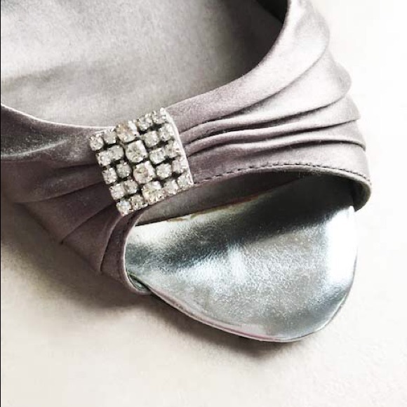 NINE WEST Taupe Peep Toe Heels - Picture 8 of 8